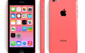 Новый красивый Iphone 5C на белом фоне