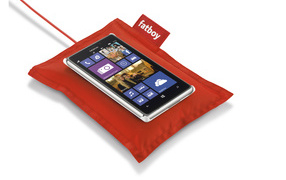 Nokia Lumia 925 и Nokia fatboy, беспроводная подзарядка