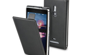 Nokia Lumia 925 в чехле