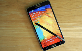 Samsung Galaxy Note 3 and S Pen on the table