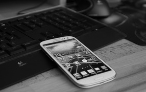 Samsung Galaxy S3, black-and-white photo