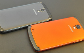 Samsung Galaxy S4 Active, два цвета