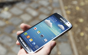 Samsung Galaxy S4 Active в руке