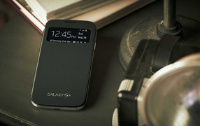 Samsung Galaxy S4 in the cover from Samsung on the table