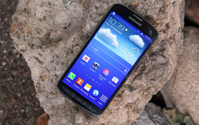 Samsung Galaxy S4 on stone