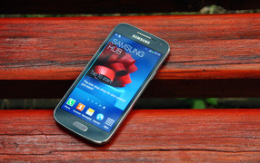 Samsung Galaxy S4 on the bench