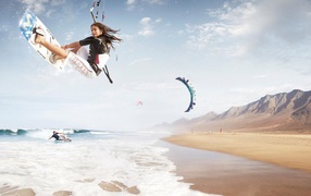 Спортивные девушки на фоне гор