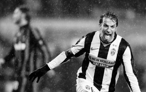 Лучший футболист Сиднея Алессандро Дель Пьеро в темных тонах