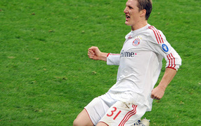The best halfback of Bayern Bastian Schweinsteiger scored