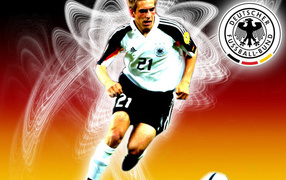 Капитан команды Бавария Филипп Лам на немецком фоне