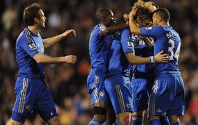 The defender of Chelsea David Luiz and his team