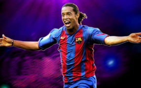 Футболист Атлетико Минейро Роналдиньо на середине игры