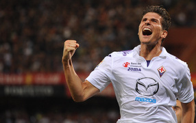 The forward of Fiorentina Mario Gomez