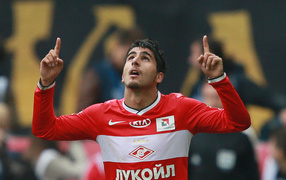 The halfback Spartak Dmitri Kombarov