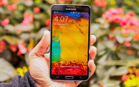 The new Samsung Galaxy Note 3 on the background of flowers