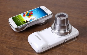 The new camera phone Samsung Galaxy S4 Zoom