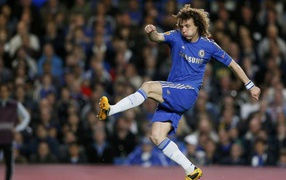 The player of Chelsea David Luiz superior shot