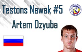 Игрок Ростова Артем Дзюба на белом фоне