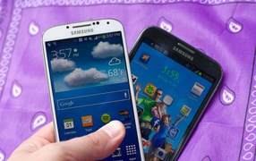 Two Samsung Galaxy S4