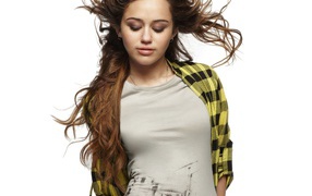  Miley Cyrus wearing a shirt, a beautiful photo