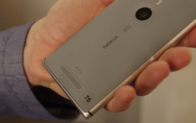  Nokia Lumia 925 gray back view