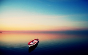 Photo of boat on the water