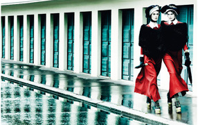 Фотография девушек идущих по улице