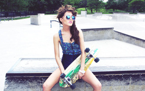  The girl with skateboard, swag