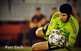 Лучший футболист Челси Петр Чех взял мяч