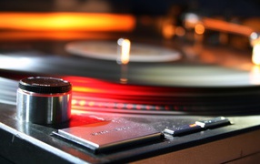 Проигрыватель виниловых пластинок