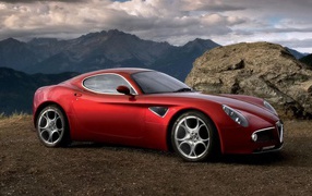 Красивый автомобиль Alfa Romeo 8c competizione в Москве