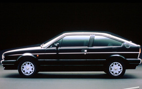 Красивый автомобиль Alfa Romeo alfasud в Москве