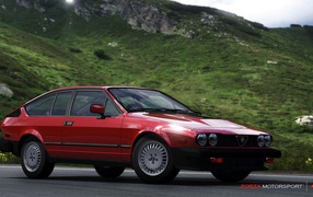 Красивый автомобиль Alfa Romeo alfetta