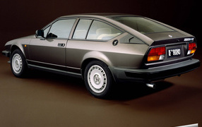 Автомобиль марки Alfa Romeo модели alfetta