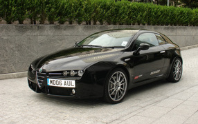 Автомобиль марки Alfa Romeo модели brera