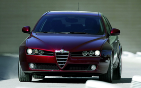 Вишневая Alfa Romeo 159