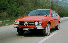 Надежная машина Alfa Romeo alfetta