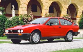 Test drive the car Alfa Romeo alfetta 