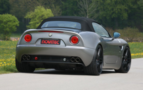 Автомобиль марки Alfa Romeo модели 8c spider