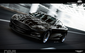Автомобиль Aston Martin db9 на дороге