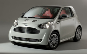 Красивый автомобиль Aston Martin cygnet