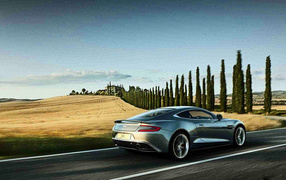 Красивый автомобиль Aston Martin vanquish в Москве