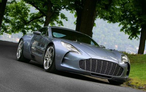 Лесная прогулка Aston Martin one 77