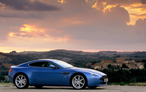 Новый автомобиль Aston Martin v8 vantage