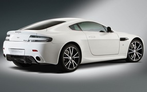 Фото автомобиля Aston Martin v8 vantage