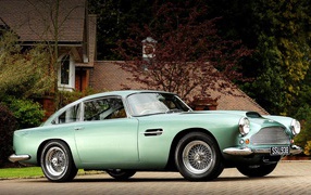 Надежная машина Aston Martin db4