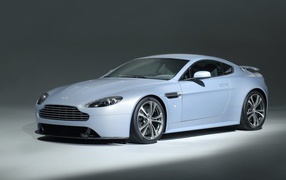 Надежная машина Aston Martin v12