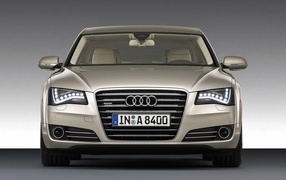 Красивый автомобиль Audi a8 в Москве