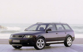 Красивый автомобиль Audi allroad в Москве