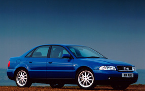 Красивый автомобиль Audi b5